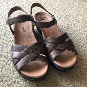 clarks cushion sandals